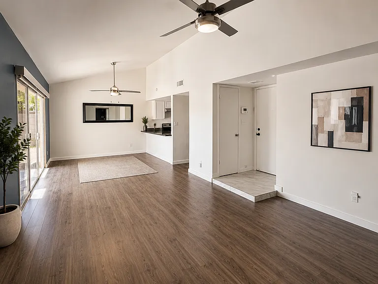 1879 E Kirkland Ln — Photo 2