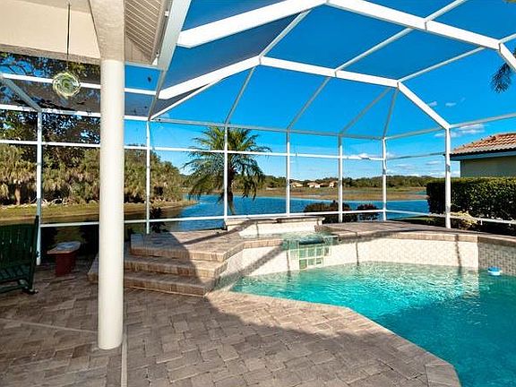 4th image of 8513 Park Shore Ln