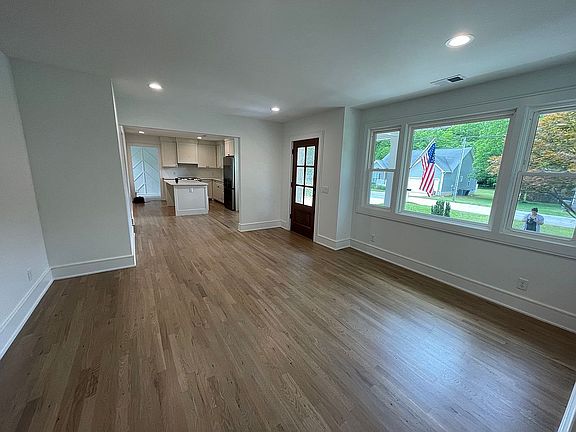 2nd image of 116 Garrett St