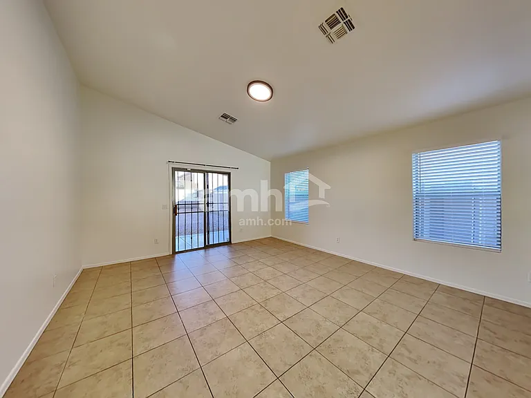 11232 W Pierson St — Photo 8