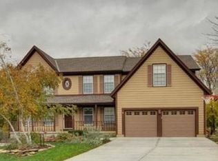 11563 S Skyview Ln, Olathe, KS 66061