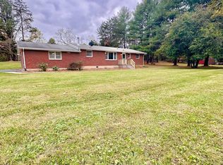 401 Broken Arrow Ln, Covington, VA 24426