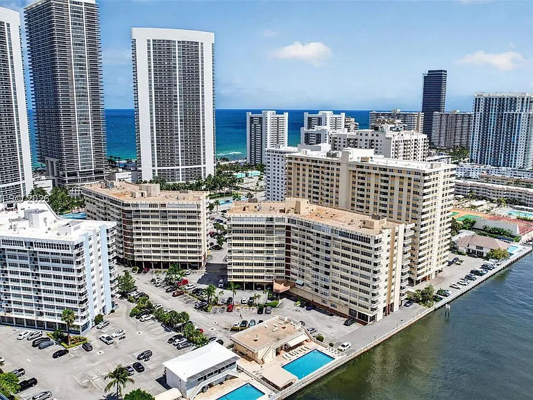 1817 S Ocean Dr #Penthouse 19 — Photo 29