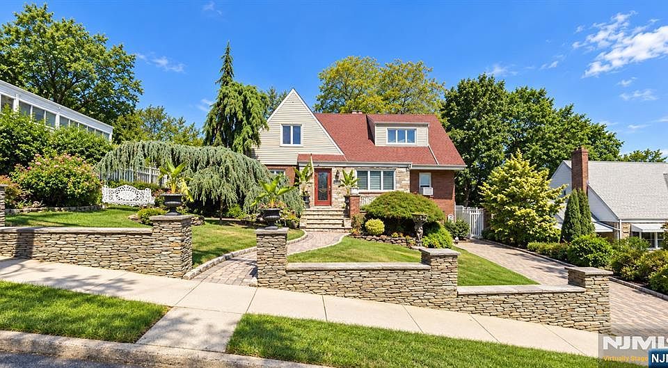 1st image of 272 Standish Avenue