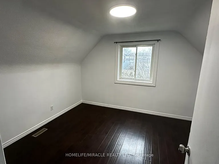 33 Jeavons Ave #ENTIRE HOUSE — Photo 12