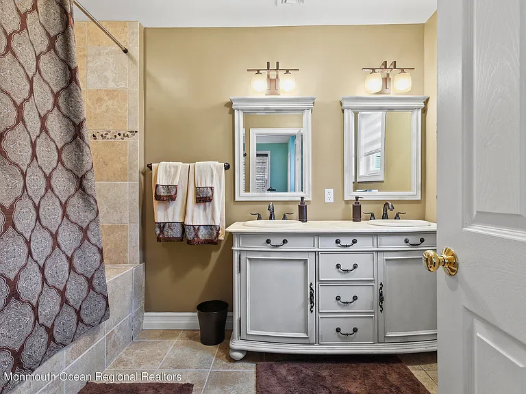 513 Ocean Park Ave — Photo 18