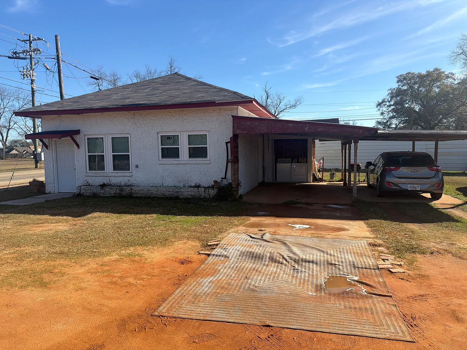 3 bed, 1.0 bath, 1500 sqft, $900 — Photo 1