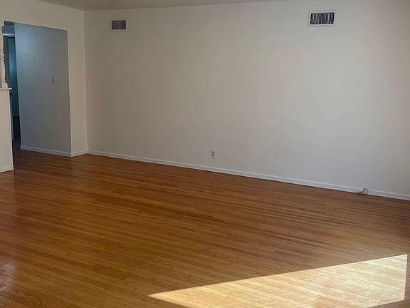 5th image of 2538 W 225th Pl