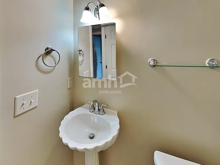 375 Thompson St — Photo 10