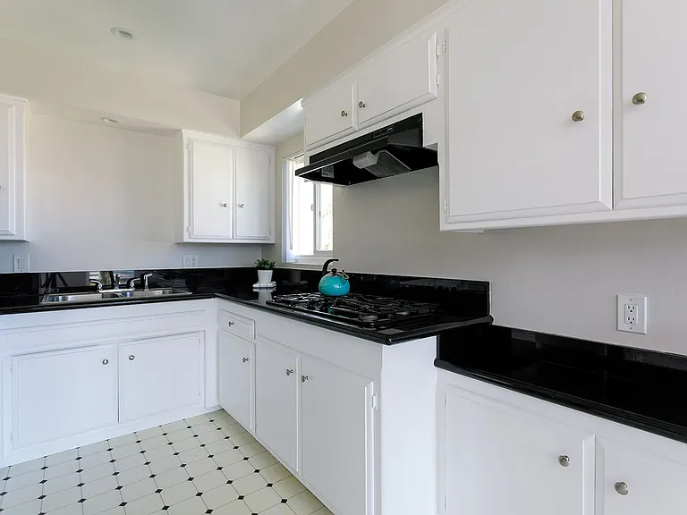 488 E Washington Blvd — Photo 11