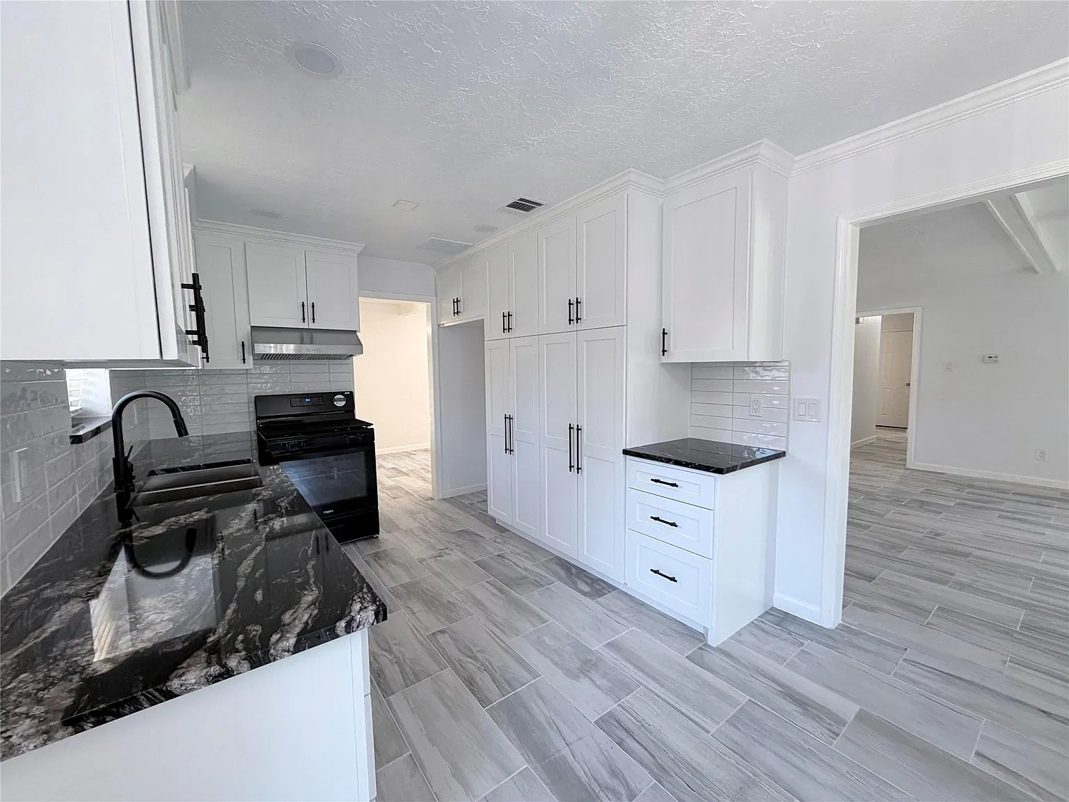 4 bed, 2.0 bath, $2,000 — Photo 4