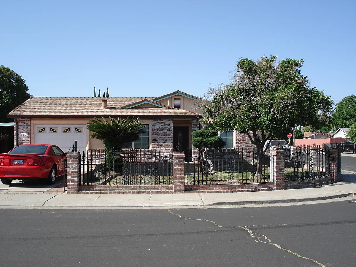 Building Photo - 449 Aztec Ln