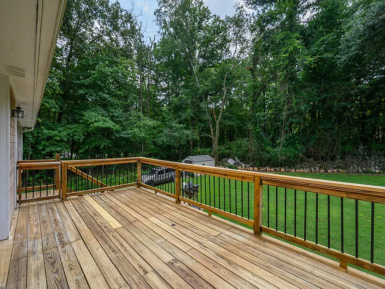120 Lynn Dr — Photo 37