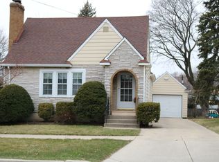 1032 Morton Ave, Elgin, IL 60120