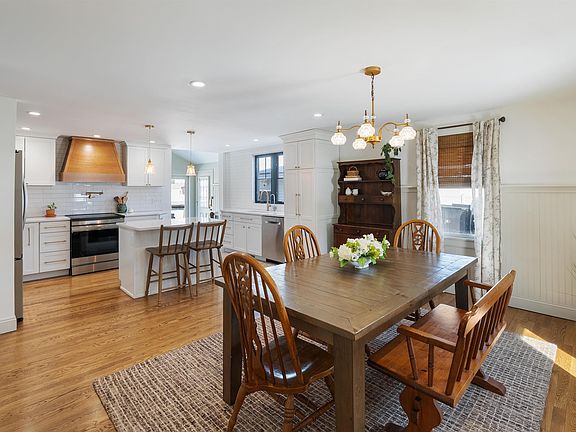 4th image of 26 Eayers Pond Road