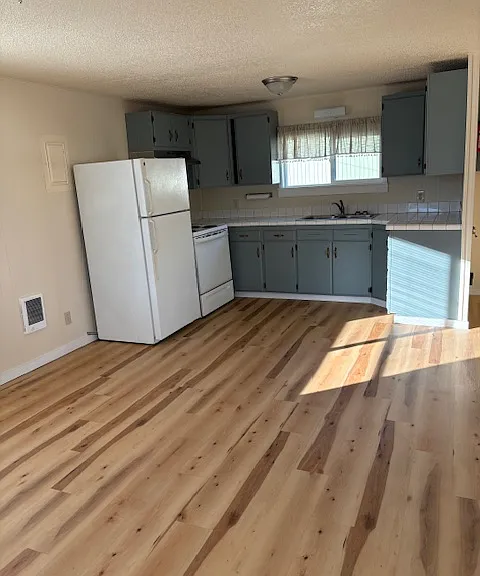216 N Sylvia St — Photo 6