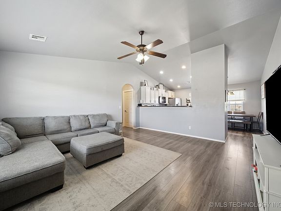 5th image of 2763 S Kentucky Ave