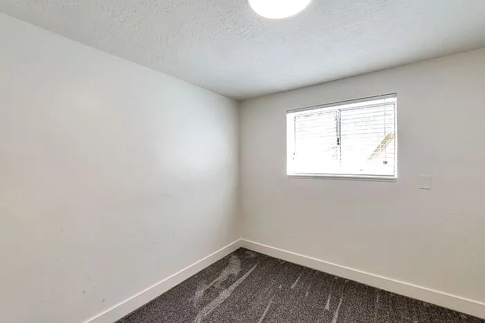 2151 W 300 North St — Photo 25