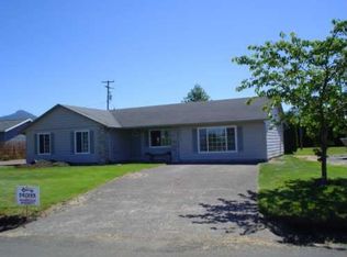 6610 Circle Dr, Tillamook, OR 97141