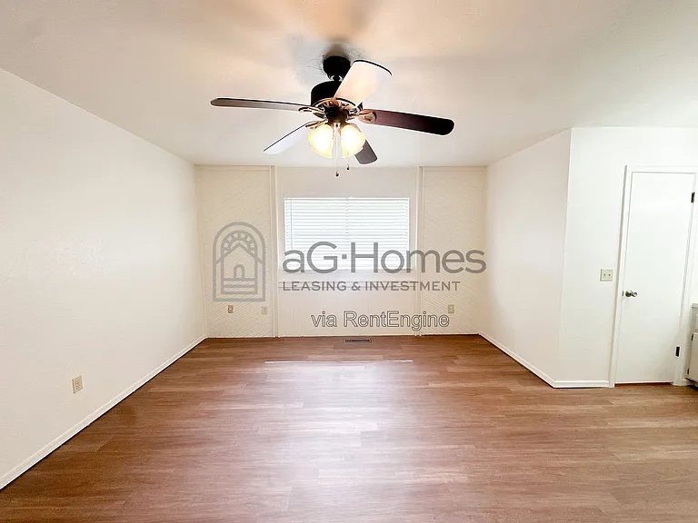 909 Cherrywood Ln — Photo 8