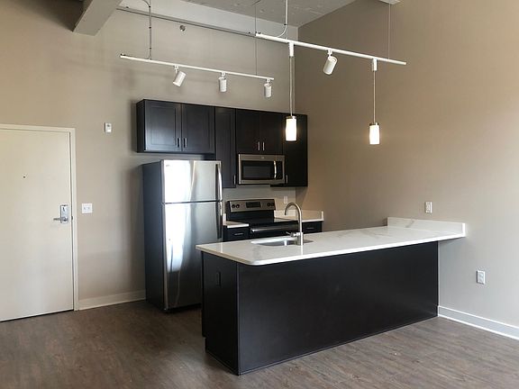3rd image of 124-128 W Union Blvd #210
