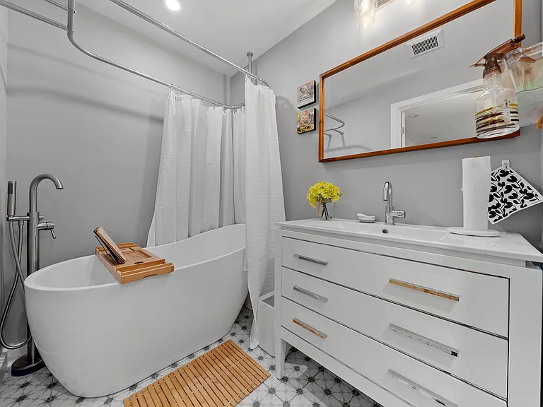 Master Bath with tub