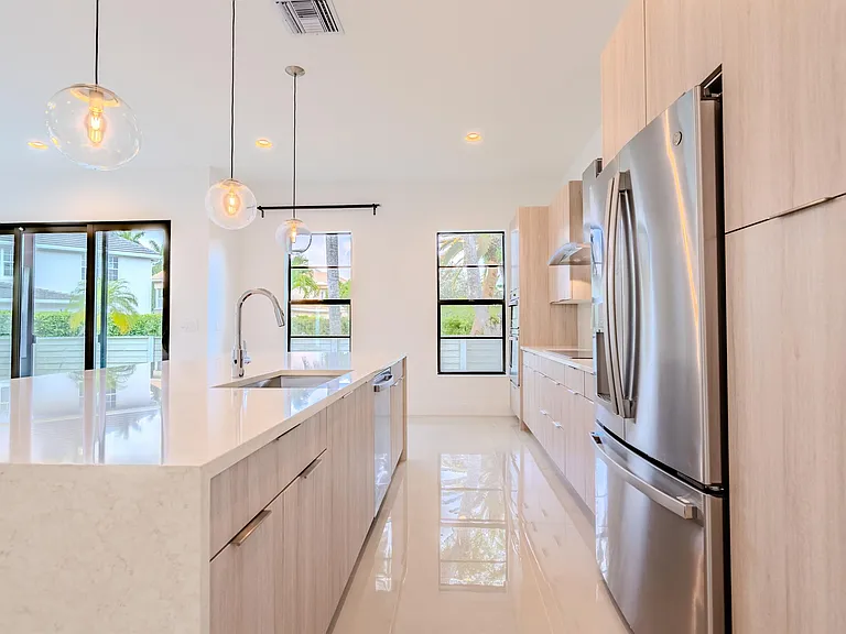 1427 SW 23rd St — Photo 13