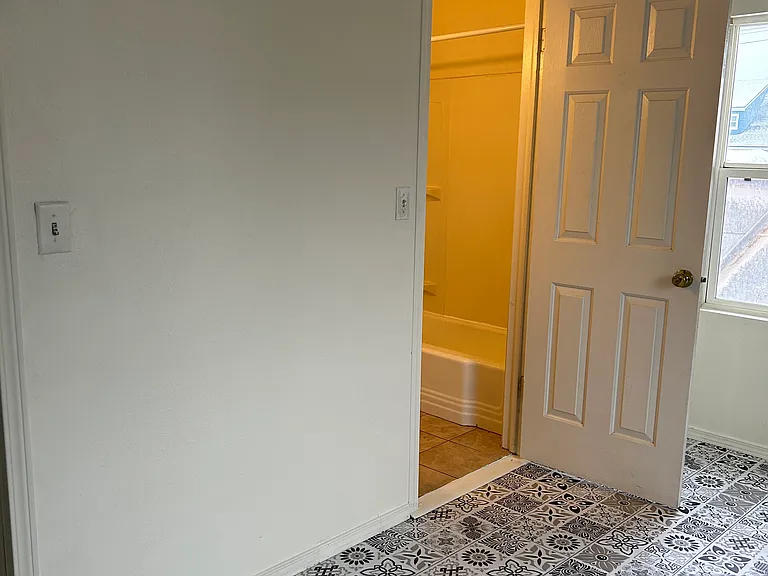 276 Adams St #B — Photo 6