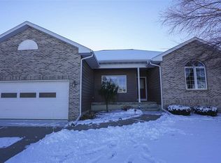 3942 Wynnewood Dr, Cedar Falls, IA 50613