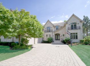 2751 Woodland Dr, Northbrook, IL