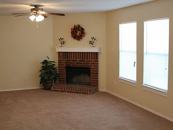 3rd image of 2711 Kernville Dr