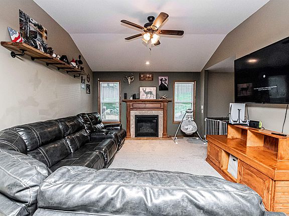 4th image of 1308 Spring Hill Dr