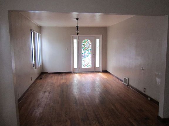 5th image of 1411 N 32nd Ave