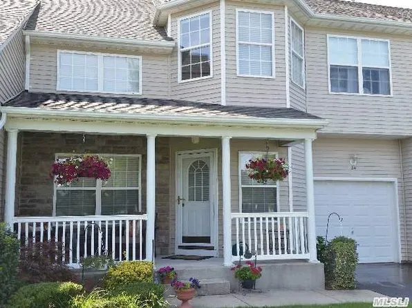 24 Meadow Pond Cir, Miller Place, NY 11764