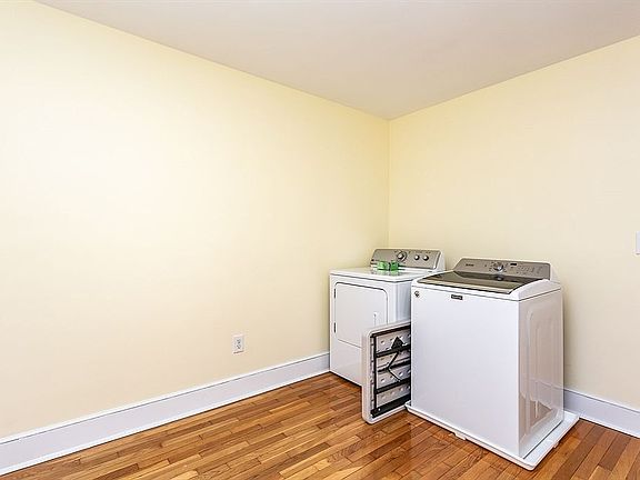 2nd image of 6064 Oak Hill Dr #Bc