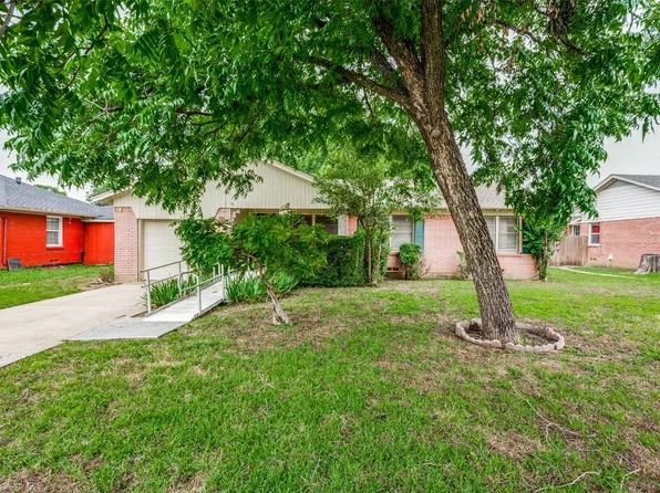1815 Baxley Dr, Carrollton, TX 75006