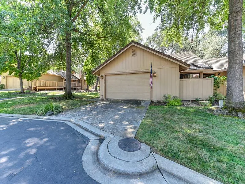 8182 Shane Ln photo 1