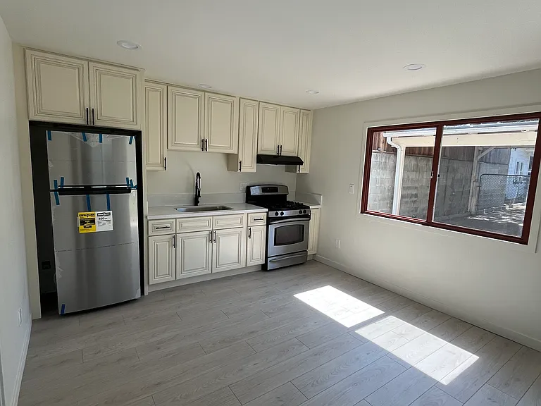 14629 Haynes St — Photo 14