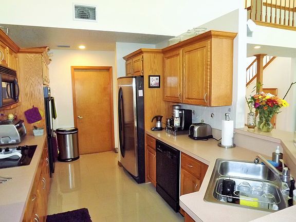 4th image of 1425 Kingston Way