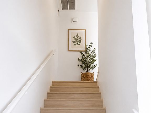5th image of 716 W Mulberry St APT 17