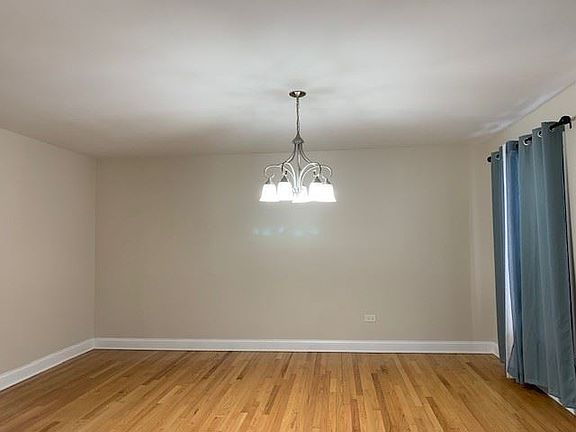 5th image of 4072 Kenwood Ave