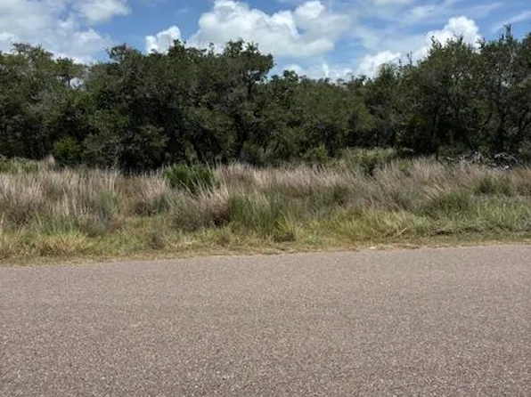 306 Villages Dr, Rockport, TX 78382