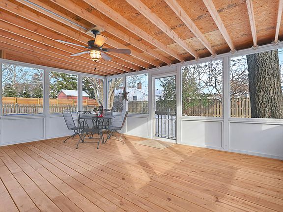 2nd image of 4266 Fairoaks Dr