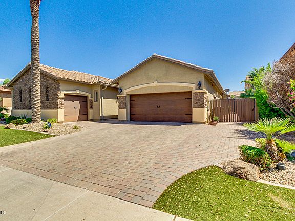 3rd image of 2711 E Parkview Dr