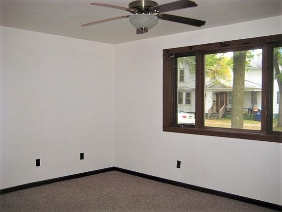 3rd image of 408 N 2nd Ave