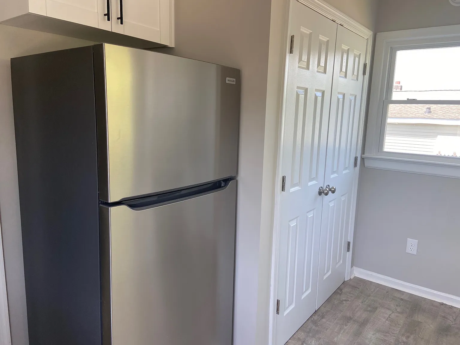 3 bed, 800 sqft, $1,600 — Photo 3