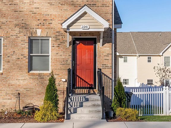 3rd image of 2241 Deyerle Ave