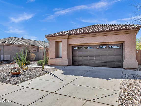 3rd image of 903 W RAVEN Drive