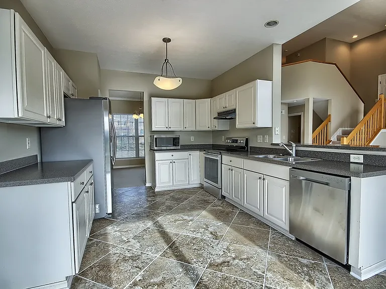 7233 Springview Ln — Photo 16
