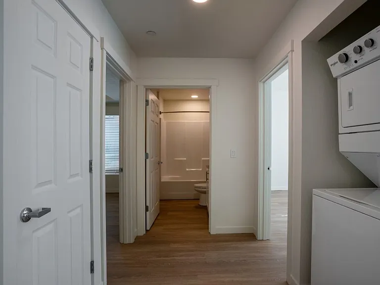 22025 NE HALSEY ST. — Photo 40